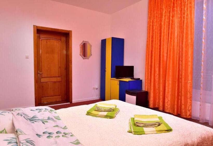 غرفة قياسية, Pensiunea La Safari