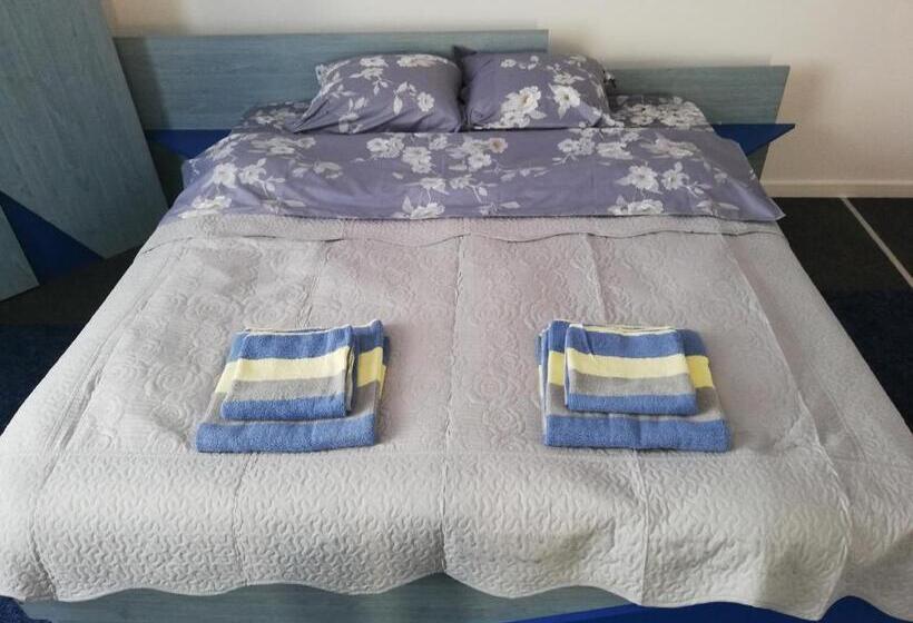 جناح مزوَّد بشرفة, Pensiunea La Safari