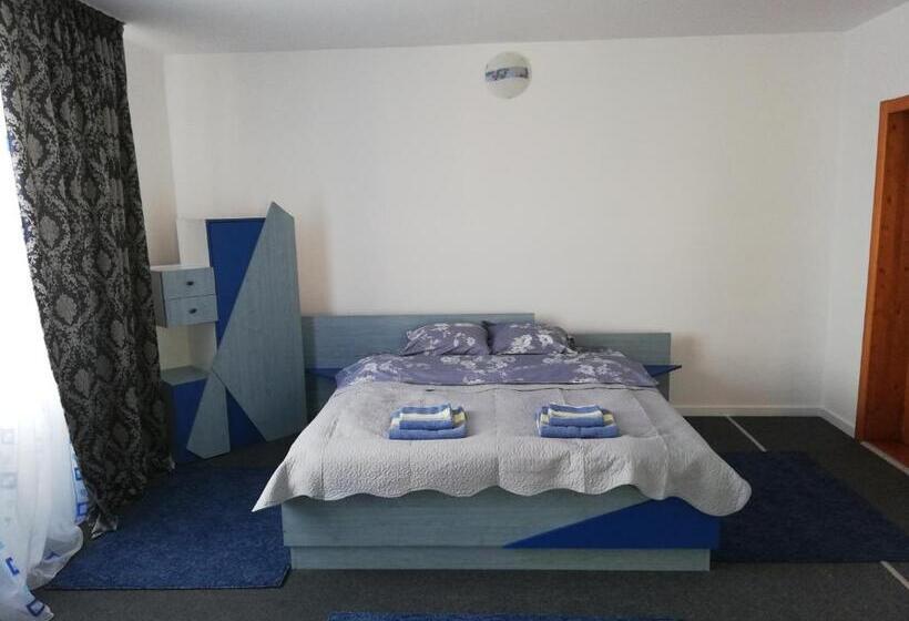 جناح مزوَّد بشرفة, Pensiunea La Safari