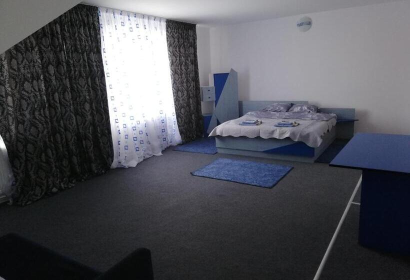 جناح مزوَّد بشرفة, Pensiunea La Safari