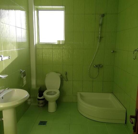 جناح مزوَّد بشرفة, Pensiunea La Safari