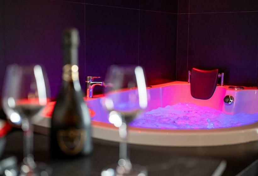 اتاق لوکس, Maximum Hub Suite&spa