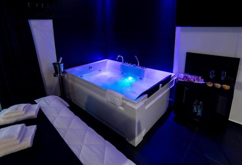 اتاق استاندارد با وان آب گرم, Maximum Hub Suite&spa