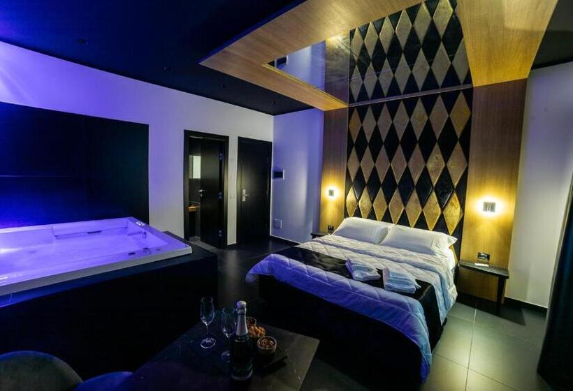 اتاق استاندارد با تخت بزرگ, Maximum Hub Suite&spa
