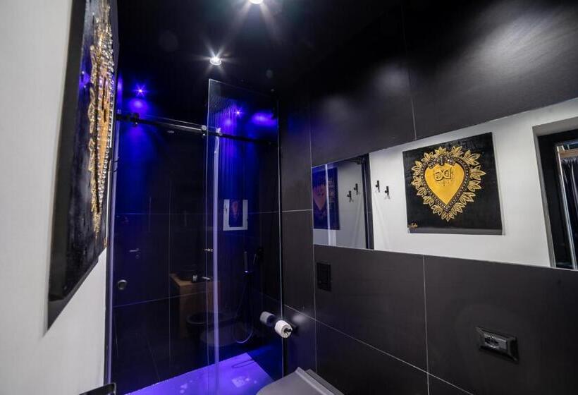 اتاق استاندارد با تخت بزرگ, Maximum Hub Suite&spa
