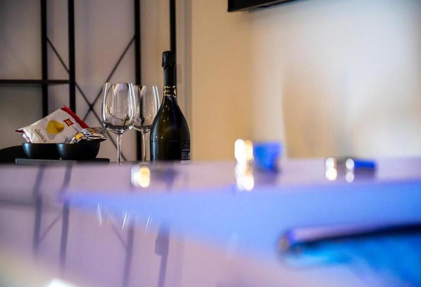 اتاق استاندارد با تخت بزرگ, Maximum Hub Suite&spa