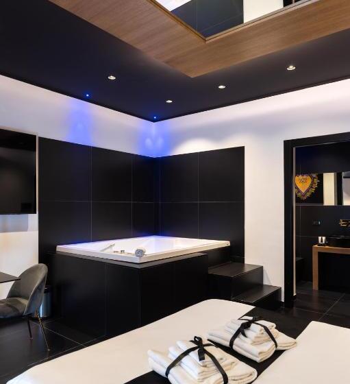 اتاق استاندارد با تخت بزرگ, Maximum Hub Suite&spa