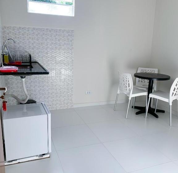 דירת חדר, Pousada Iapôi