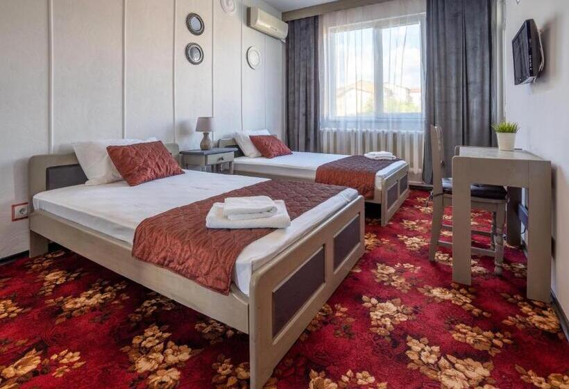 Lüks Üç Kişilik Oda, къща за гости арт хаус   юг/ Art House   South