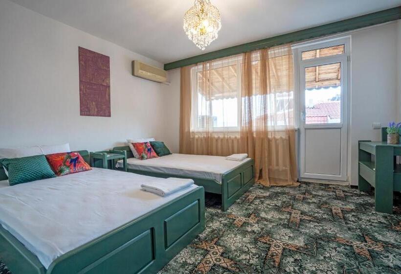 Семейный Номер, къща за гости арт хаус   юг/ Art House   South