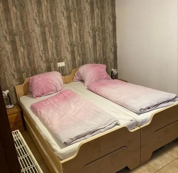 スタンダードスタジオ, Molltaler Appartements En B&b
