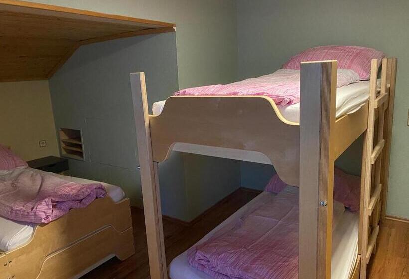 带4个卧室的公寓, Molltaler Appartements En B&b