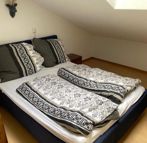 带4个卧室的公寓, Molltaler Appartements En B&b