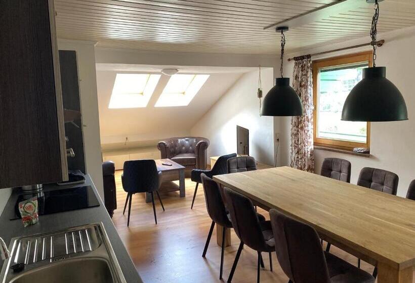 带4个卧室的公寓, Molltaler Appartements En B&b
