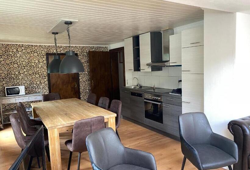 带4个卧室的公寓, Molltaler Appartements En B&b