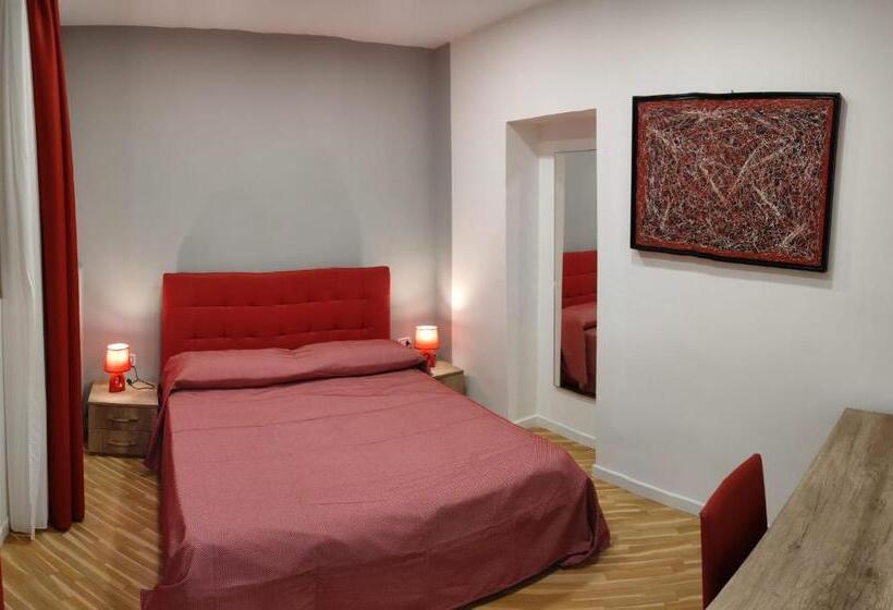 اتاق استاندارد سه نفره, Barbaja Suites In Street Toledo 205