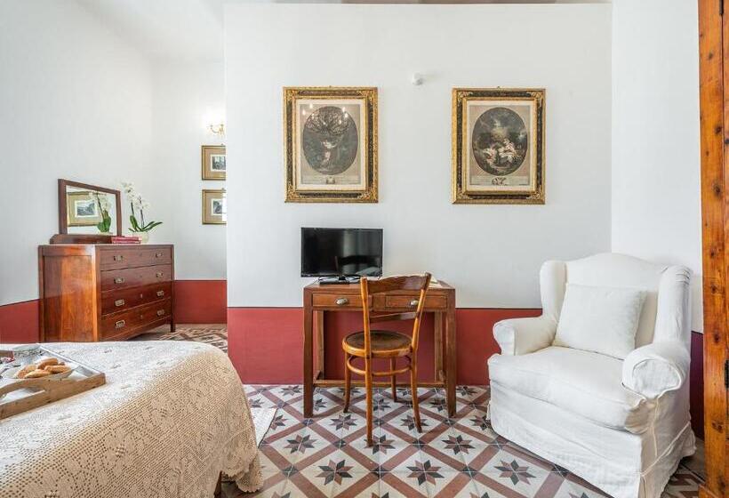 חדר דלוקס עם נוף להרים, Palazzo Cherchi