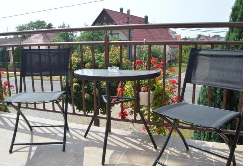 סוויטה משפחתית, Aqua Oazis Apartman