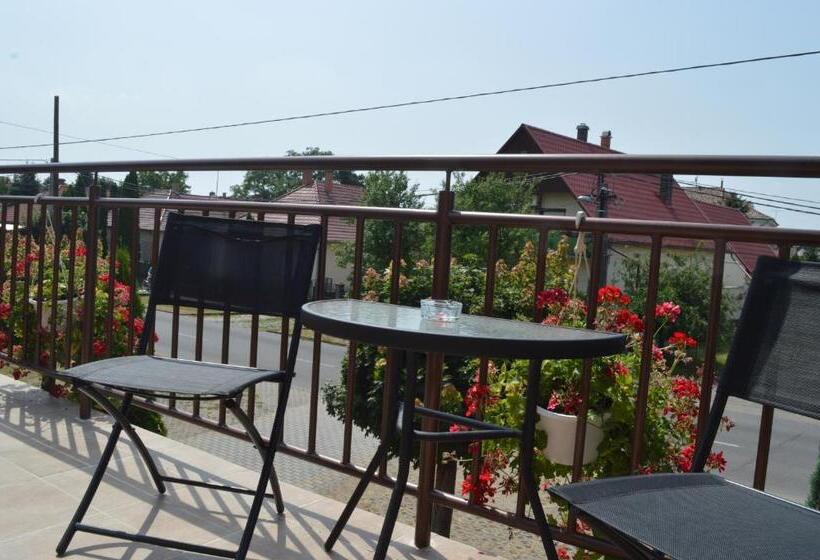 סוויטה משפחתית, Aqua Oazis Apartman