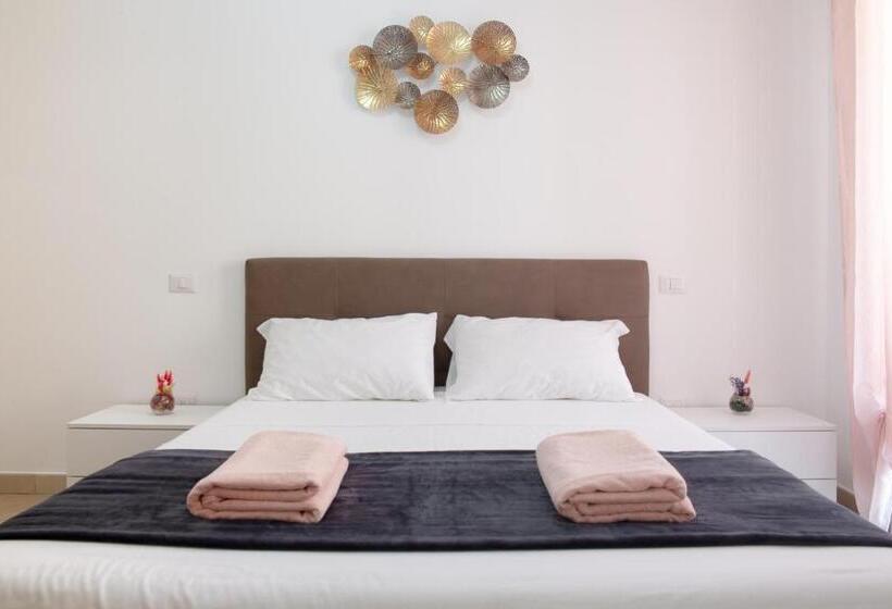 اتاق استاندارد سه تخته با بالکن, Sterlizia Rooms