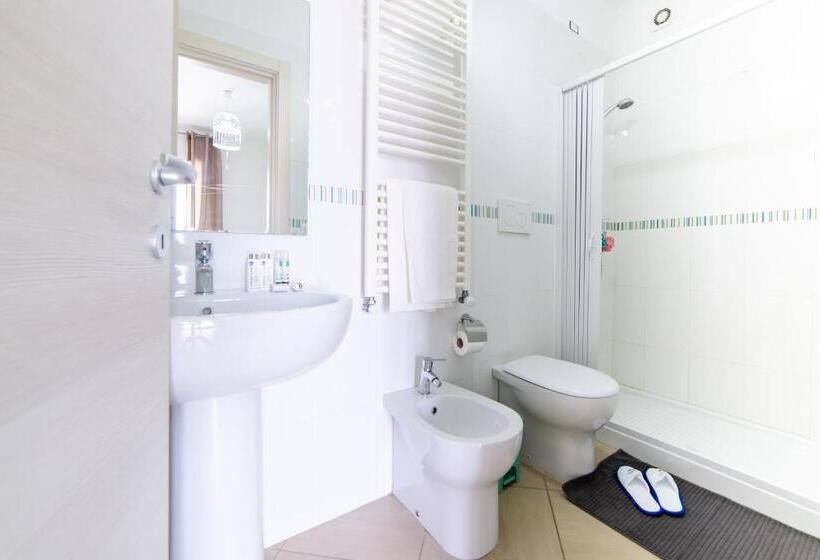 اتاق استاندارد چهارنفره با بالکن, Sterlizia Rooms