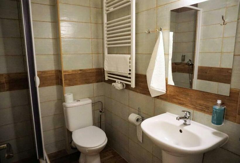 اتاق استاندارد چهارنفره با بالکن, Penzion U Přehrady