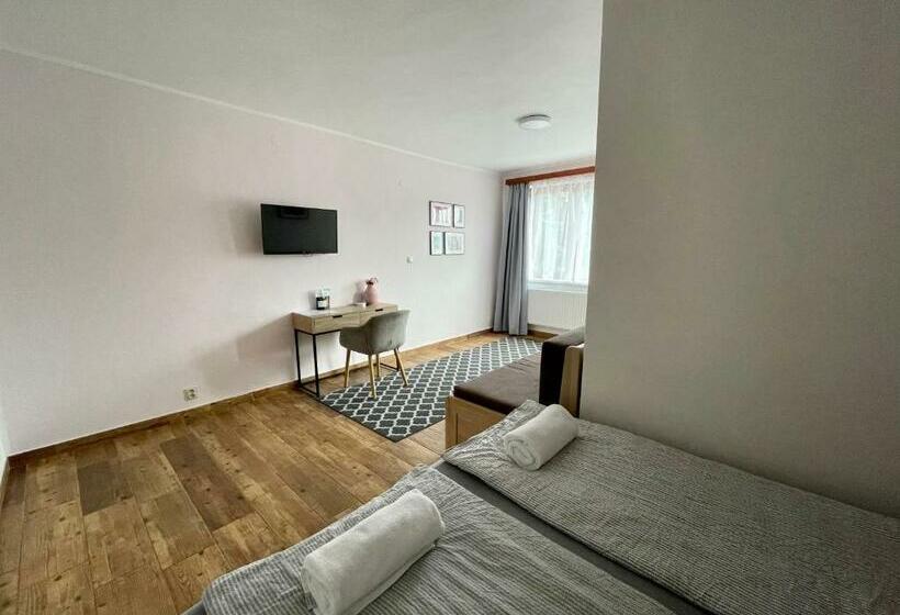 带阳台标准四人间, Penzion U Přehrady