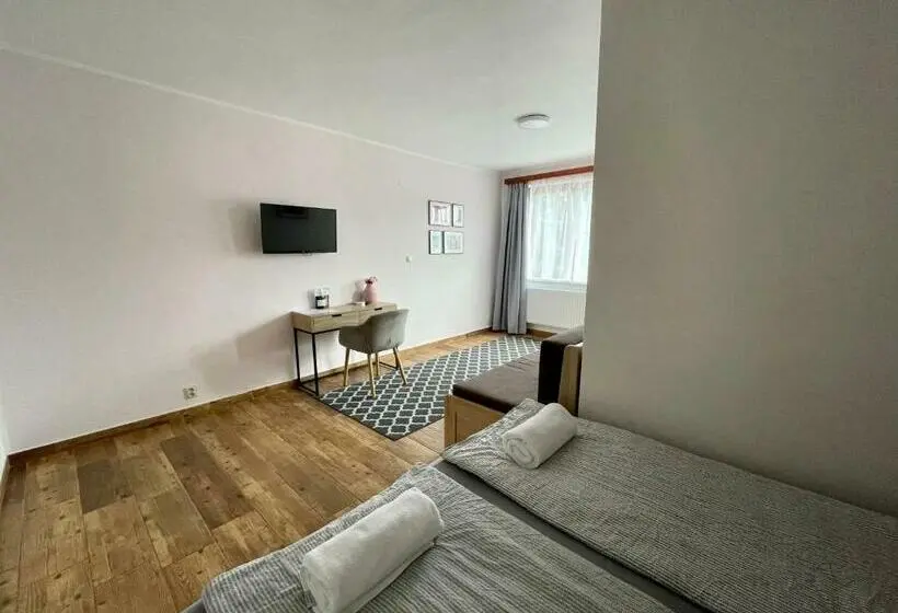 اتاق استاندارد چهارنفره با بالکن, Penzion U Přehrady