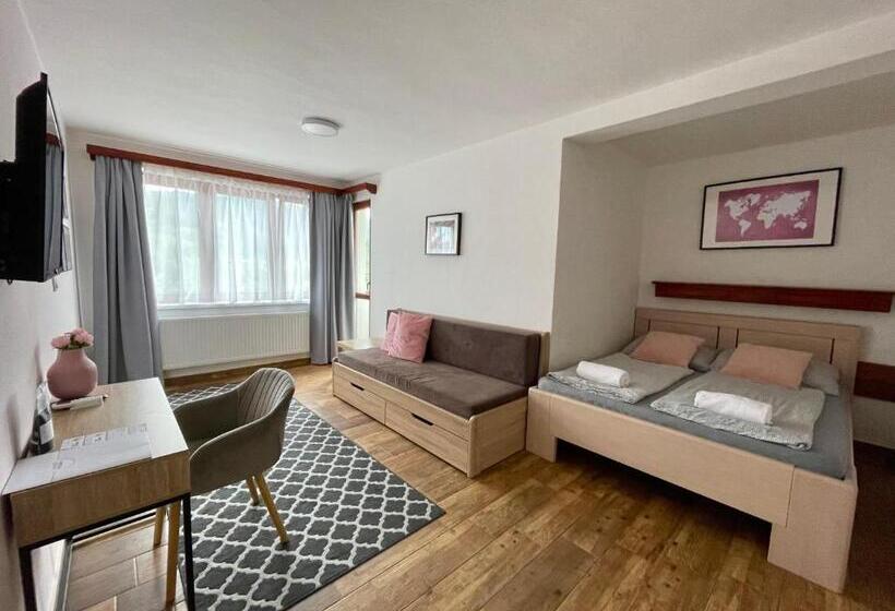 带阳台标准四人间, Penzion U Přehrady