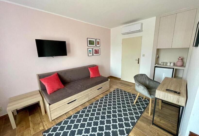 带阳台标准四人间, Penzion U Přehrady