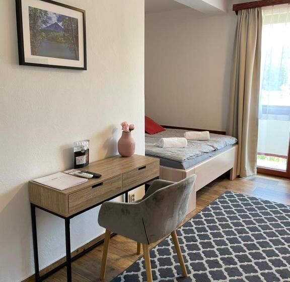 带阳台标准四人间, Penzion U Přehrady