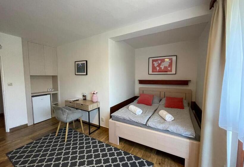 带阳台标准四人间, Penzion U Přehrady