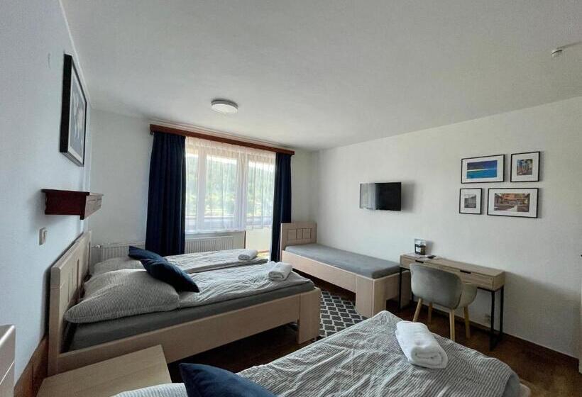 带阳台标准四人间, Penzion U Přehrady