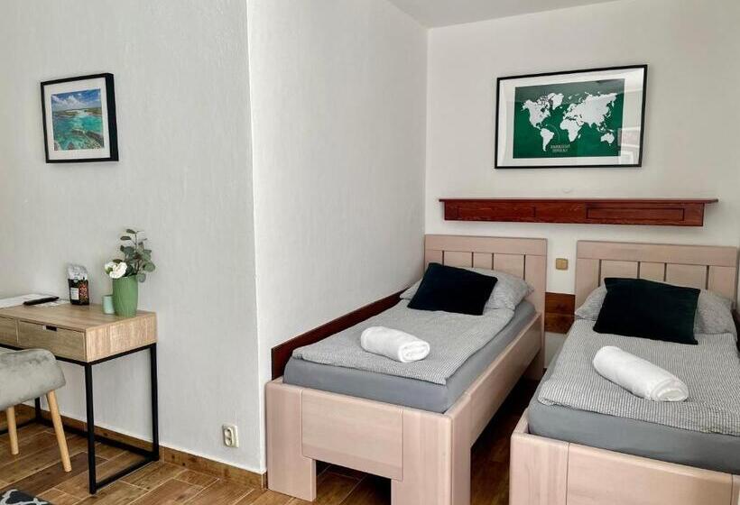 四人标准间, Penzion U Přehrady