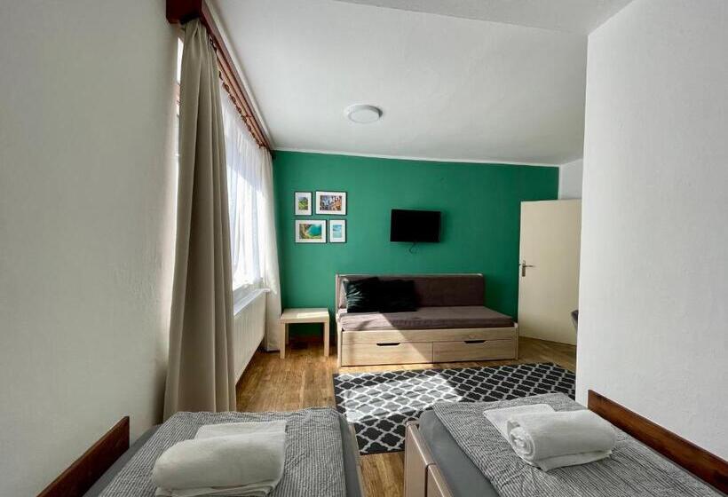 四人标准间, Penzion U Přehrady