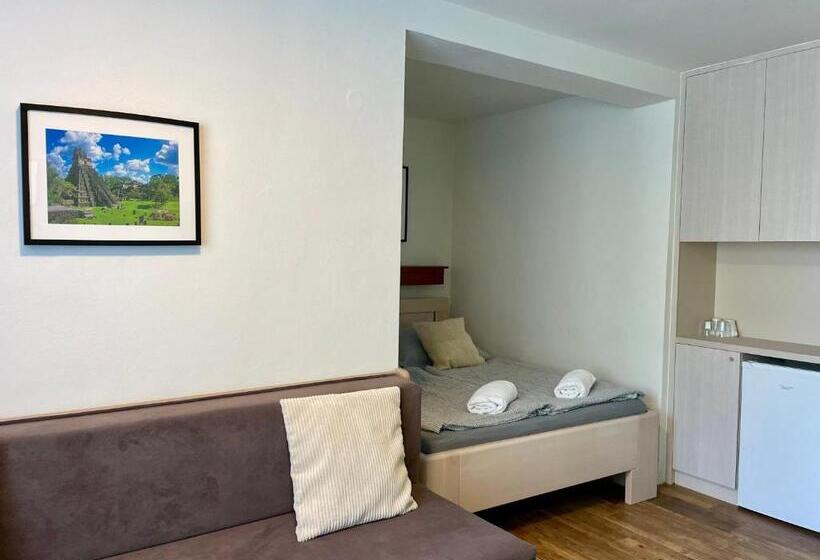 四人标准间, Penzion U Přehrady