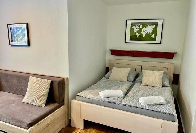 四人标准间, Penzion U Přehrady