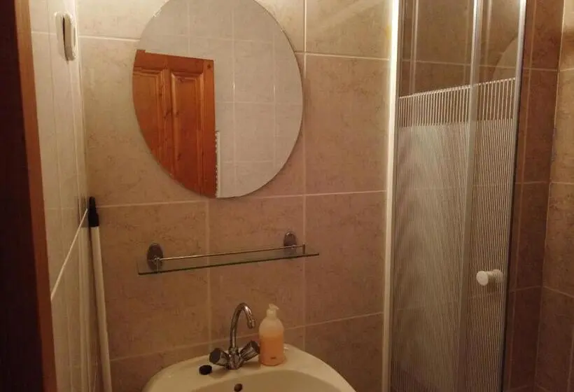 ファミリールーム, Vicze Apartmanház
