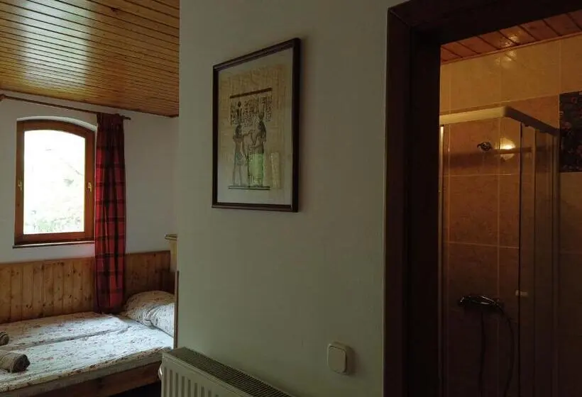 ファミリールーム, Vicze Apartmanház
