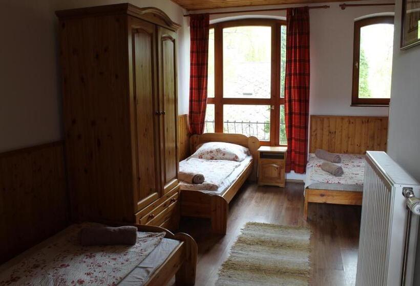 패밀리 룸, Vicze Apartmanház