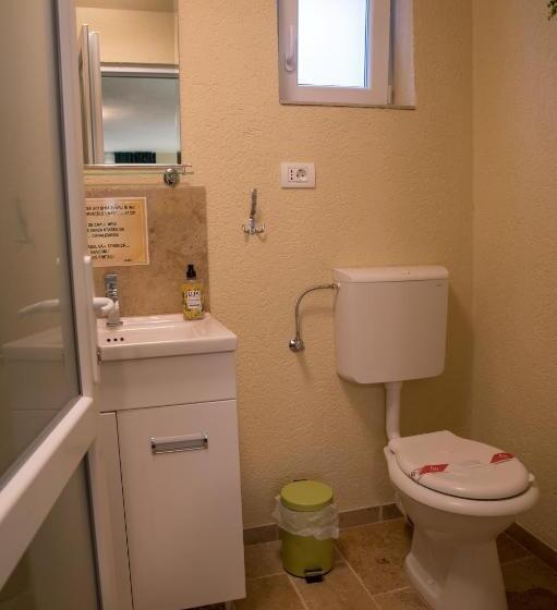 标准间, șura Lu  Pătru