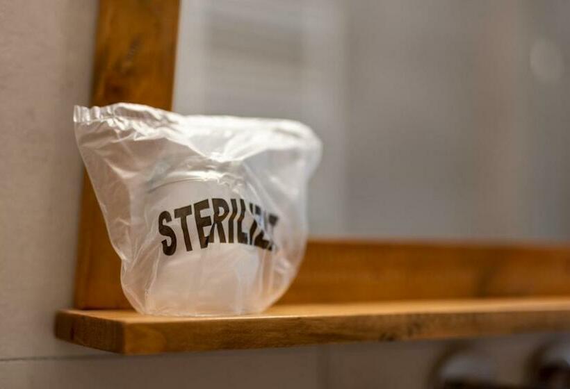 غرفة قياسية, Casa Nym