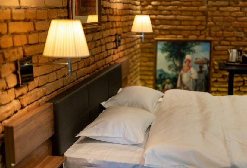 غرفة قياسية, Casa Nym