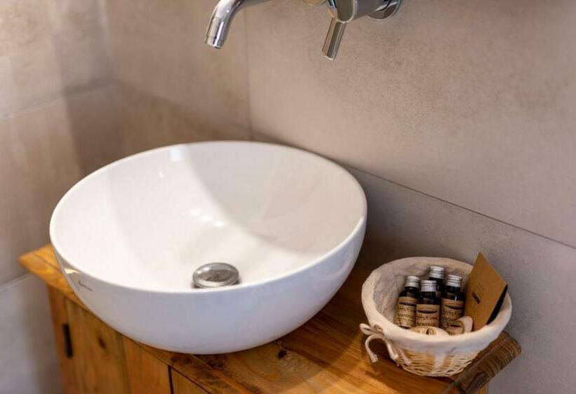 غرفة قياسية, Casa Nym