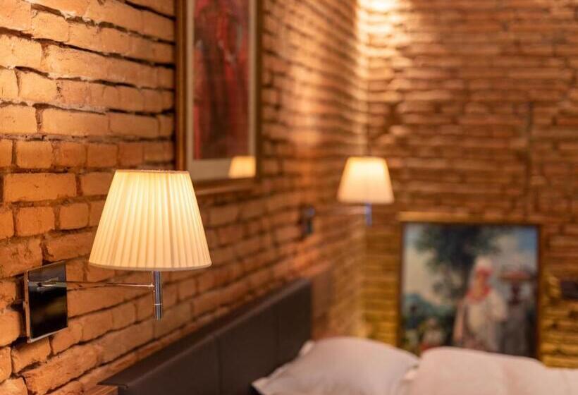 غرفة قياسية, Casa Nym