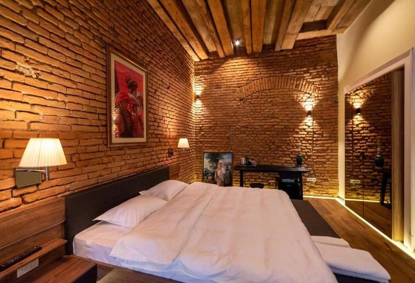 غرفة قياسية, Casa Nym