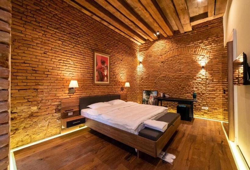 غرفة قياسية, Casa Nym