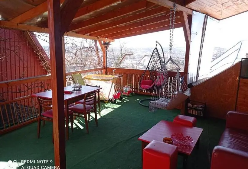Camera Familiare, Casa Rool