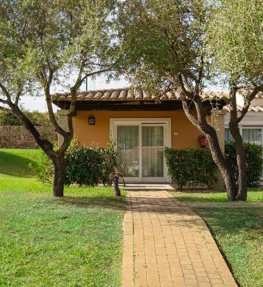 חדר סטנדרט לשלושה, Secret Village Budoni