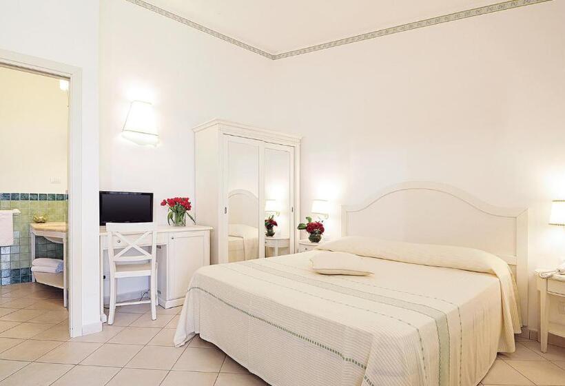 חדר סטנדרט לשלושה, Secret Village Budoni